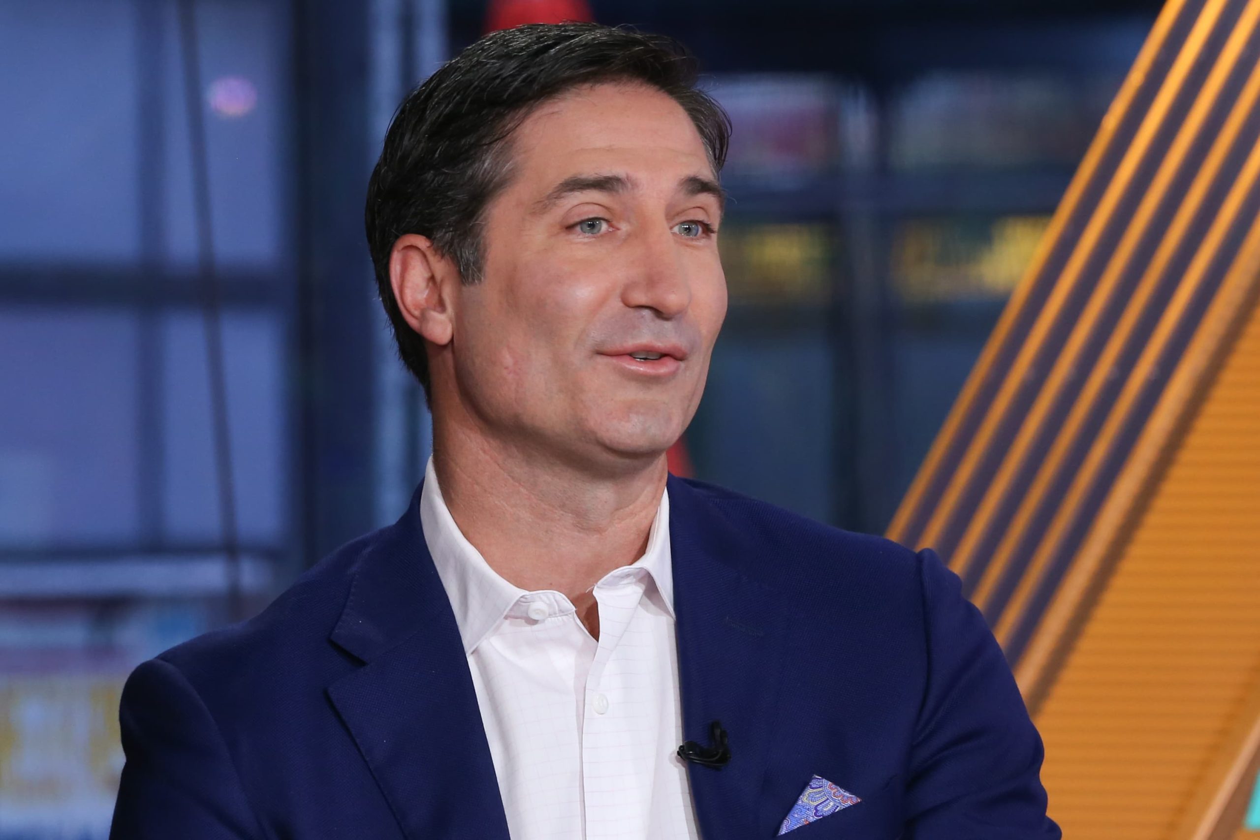 Starbucks CEO pledges to fundamentally change strategy as sales fall for third straight quarter